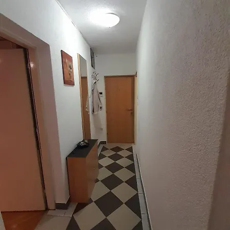 Apartment Mate *