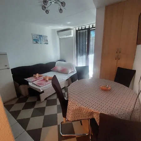 Apartment Mate Split