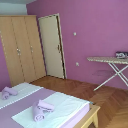 Apartment Mate *